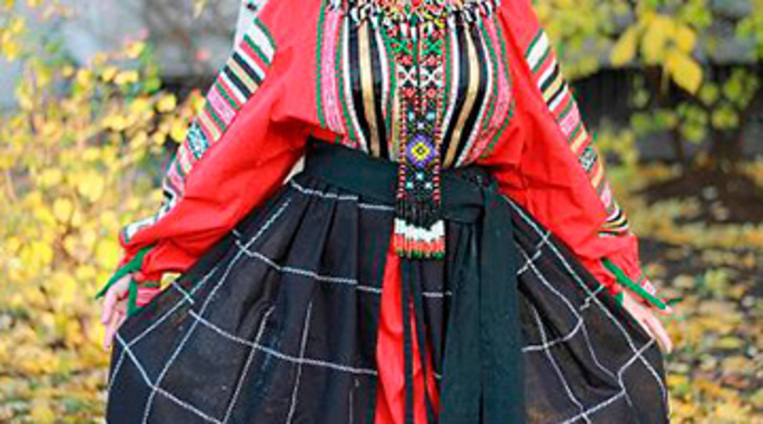 Понёва – традиционный элемент женской одежды на Руси